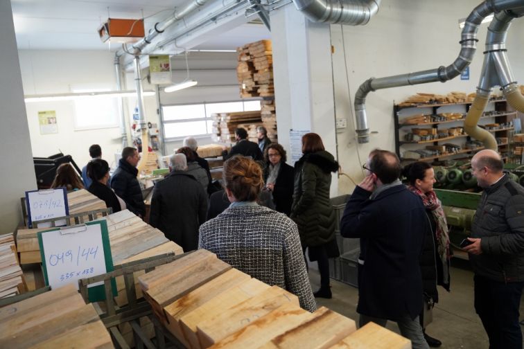 Beginn des Prozesses - Zuschneiden der Holzst&uuml;cke